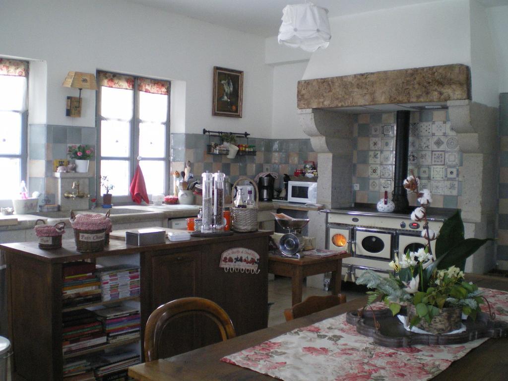 Au Bon Gre D'Hugoline Bed and Breakfast Blanzac  Εξωτερικό φωτογραφία